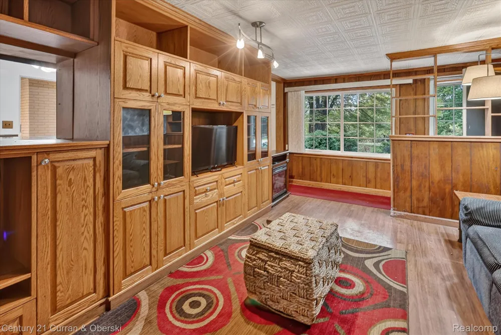 4469 S Saginaw Road Midland City, MI 48640