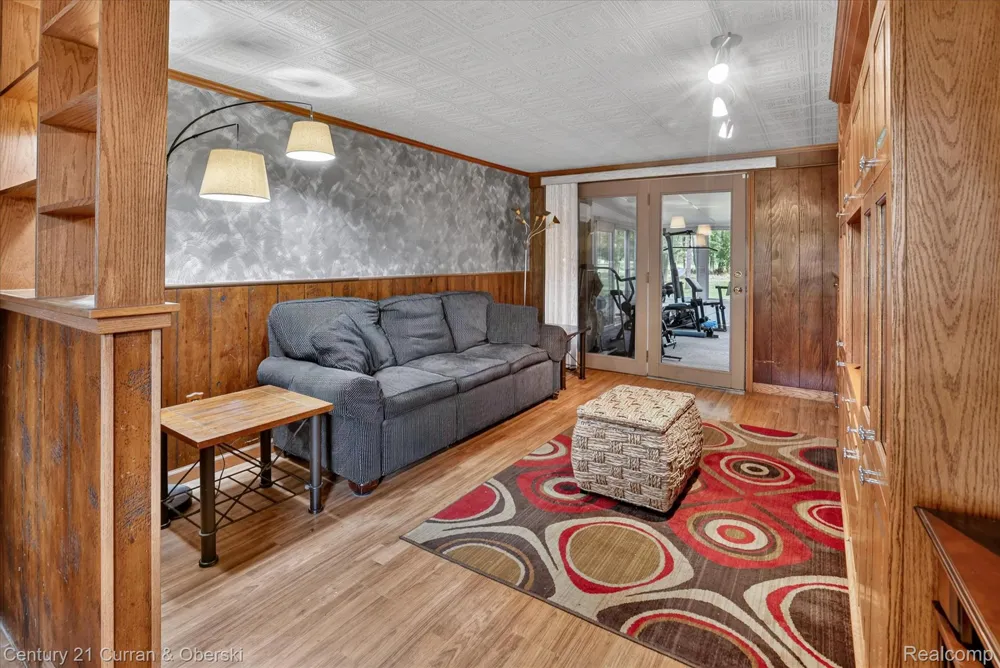 4469 S Saginaw Road Midland City, MI 48640
