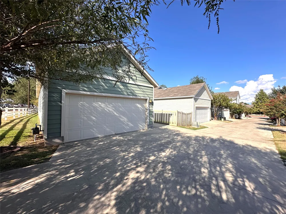 1020 Nevarez Kyle, TX 78640