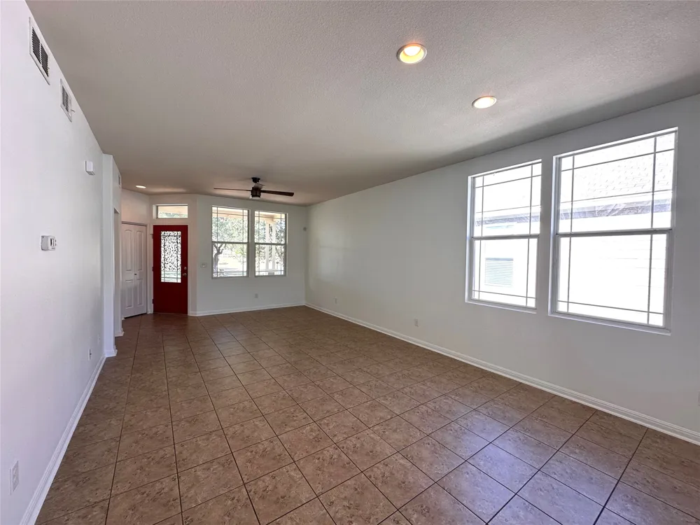 1020 Nevarez Kyle, TX 78640