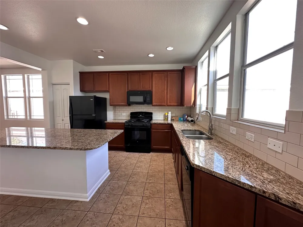 1020 Nevarez Kyle, TX 78640