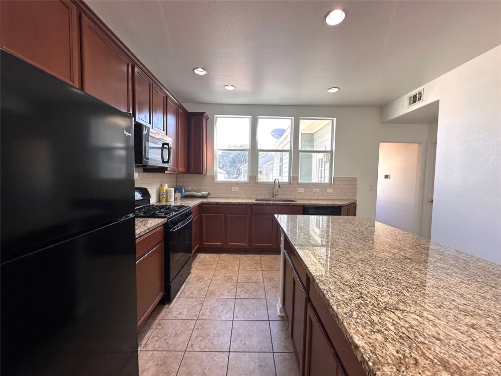1020 Nevarez Kyle, TX 78640