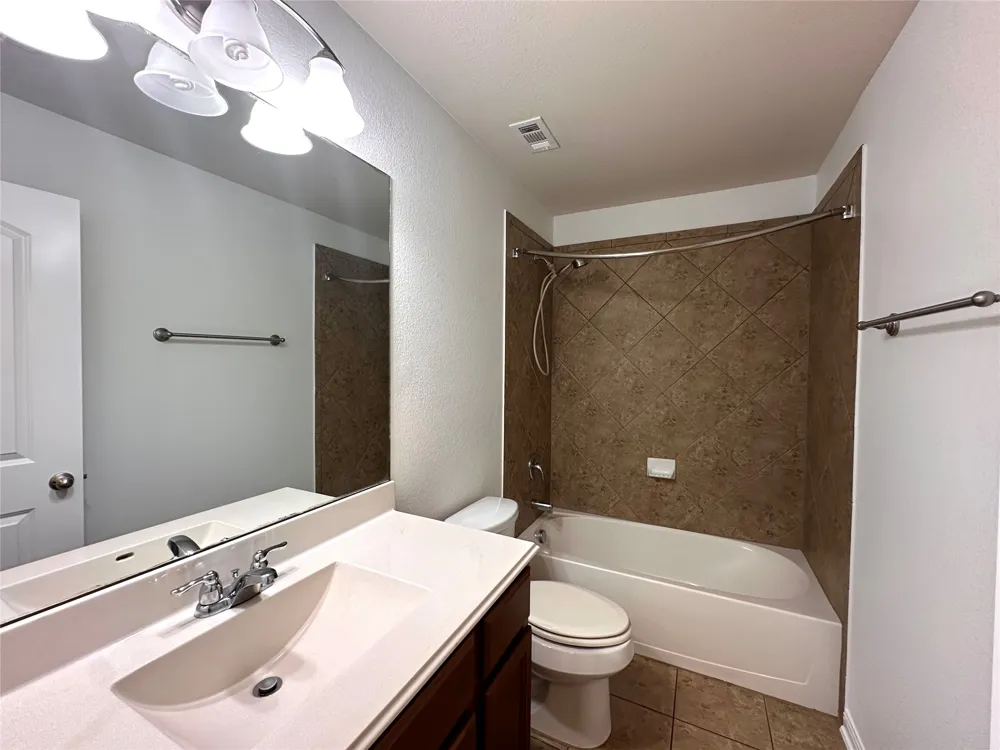 1020 Nevarez Kyle, TX 78640