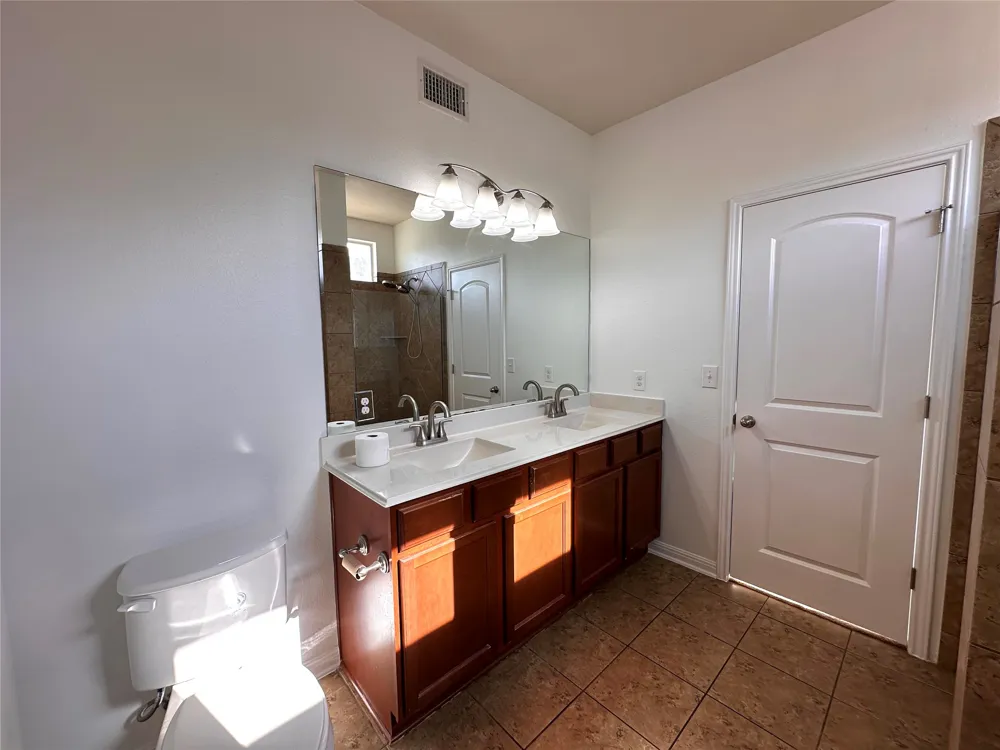 1020 Nevarez Kyle, TX 78640