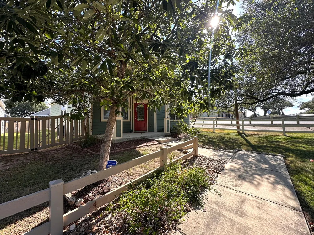 1020 Nevarez Kyle, TX 78640