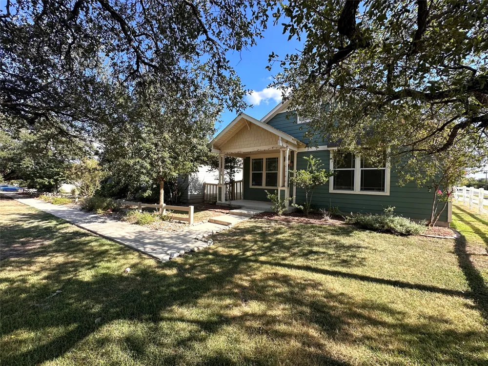 1020 Nevarez Kyle, TX 78640
