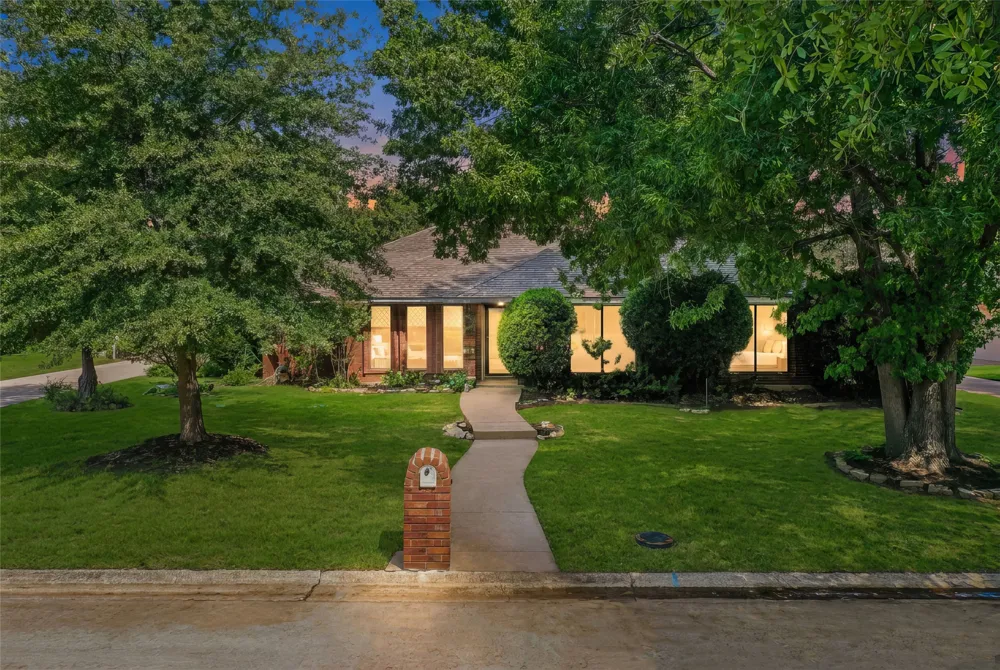 229 Turpin Drive Highland Village, TX 75077