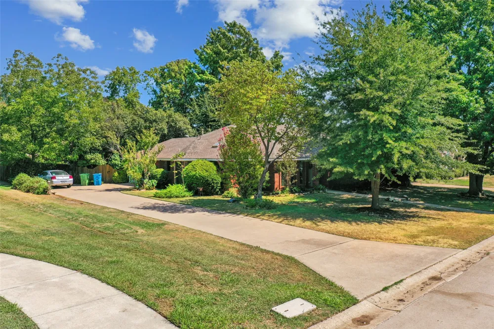 229 Turpin Drive Highland Village, TX 75077