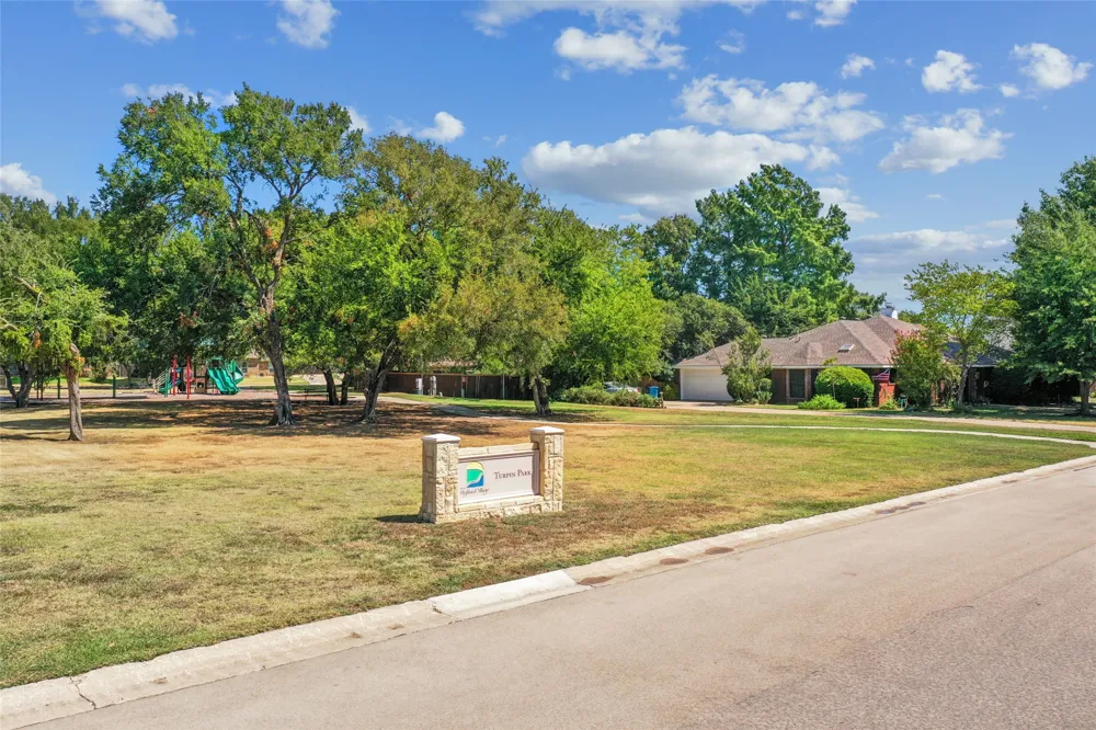 229 Turpin Drive Highland Village, TX 75077