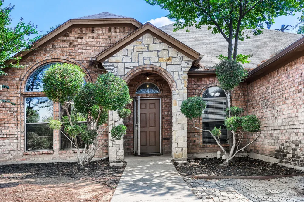 1104 Irwin Drive Hurst, TX 76053