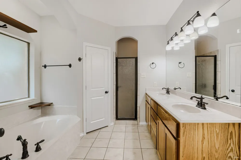 1104 Irwin Drive Hurst, TX 76053