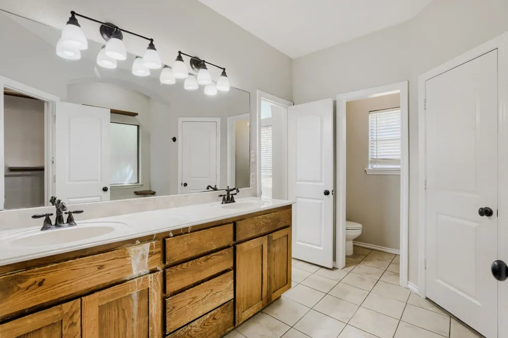 1104 Irwin Drive Hurst, TX 76053