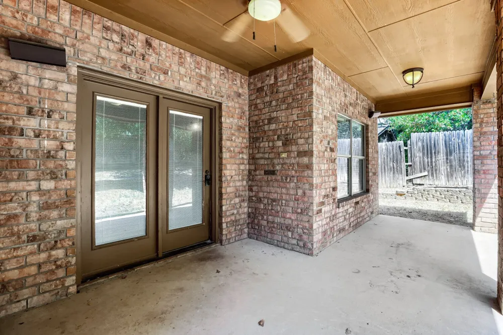 1104 Irwin Drive Hurst, TX 76053