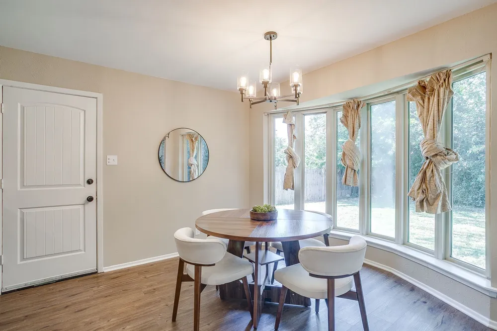 105 Lakeway Drive Benbrook, TX 76126