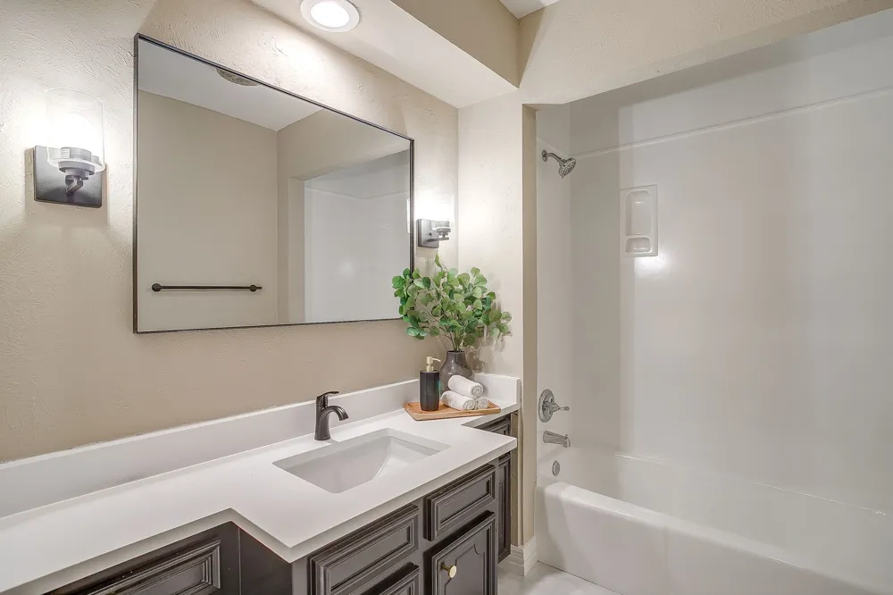 105 Lakeway Drive Benbrook, TX 76126