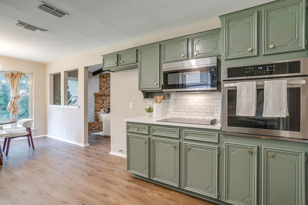 105 Lakeway Drive Benbrook, TX 76126