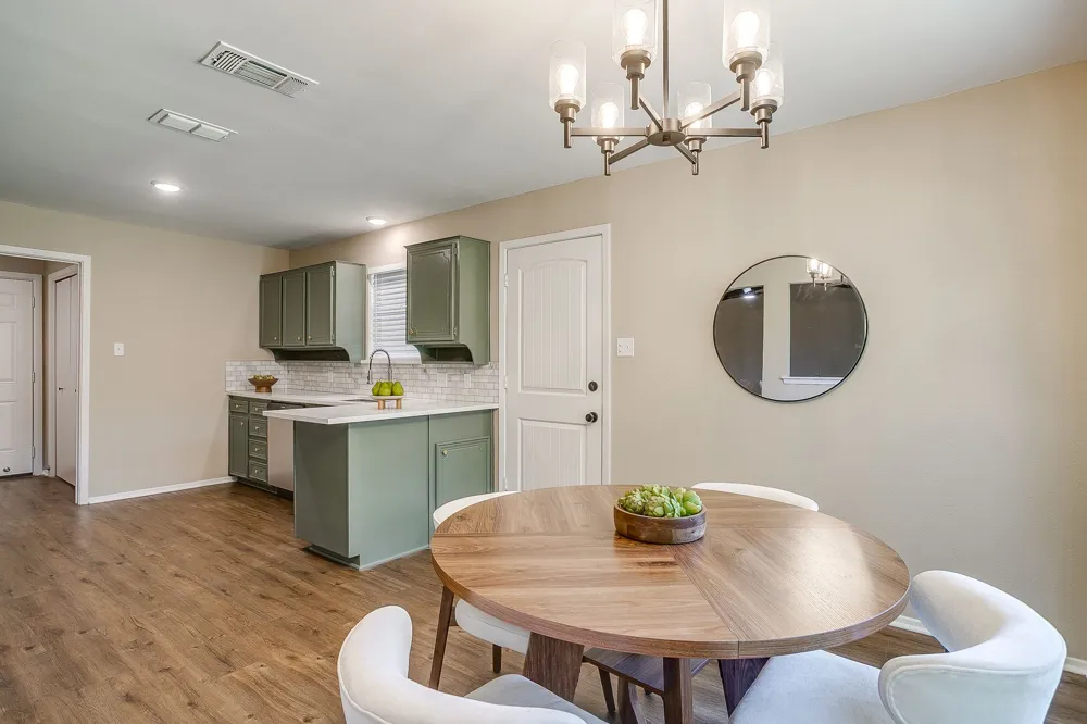 105 Lakeway Drive Benbrook, TX 76126