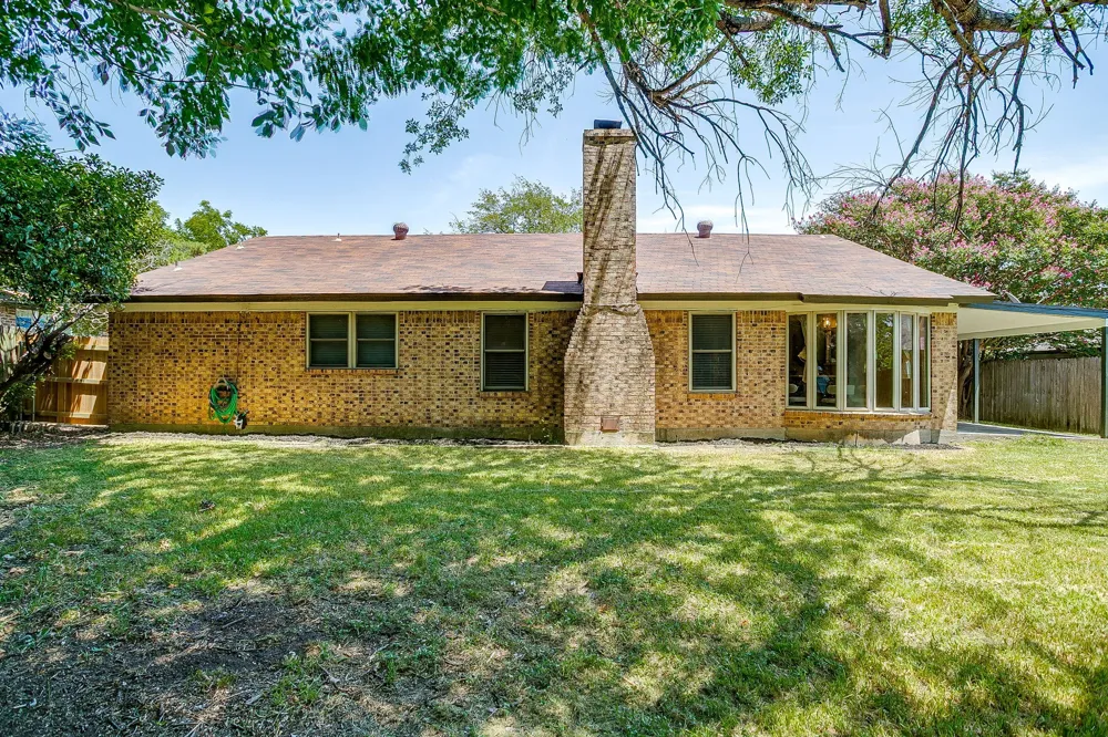 105 Lakeway Drive Benbrook, TX 76126