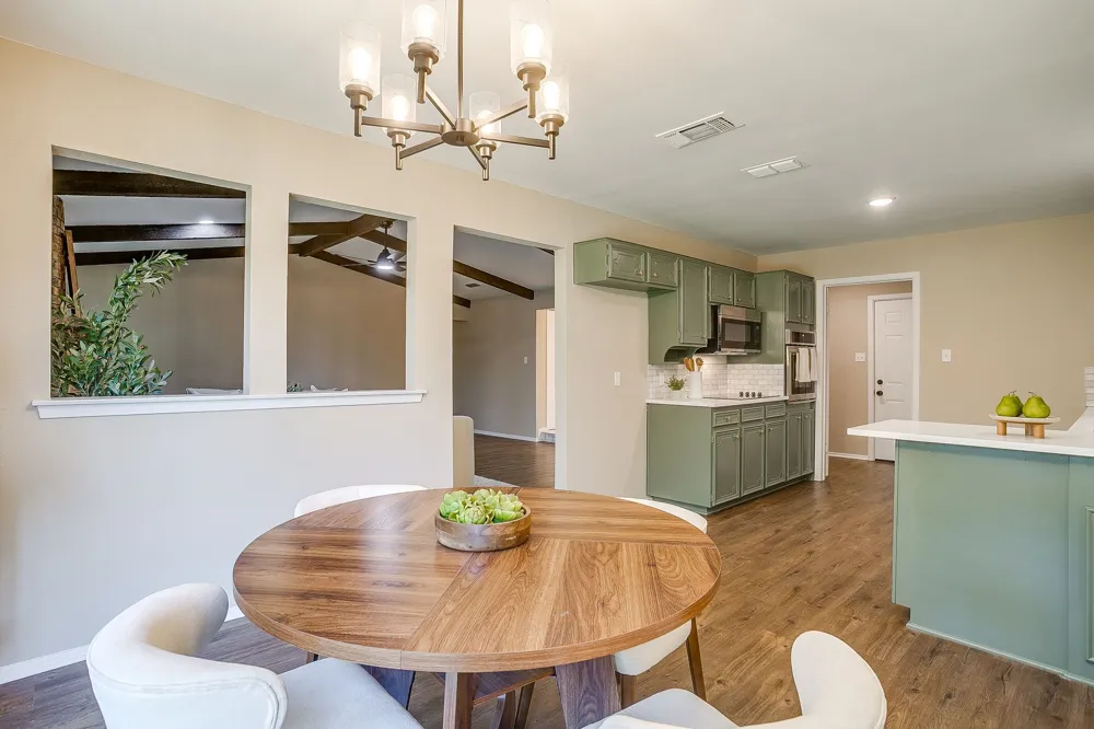 105 Lakeway Drive Benbrook, TX 76126