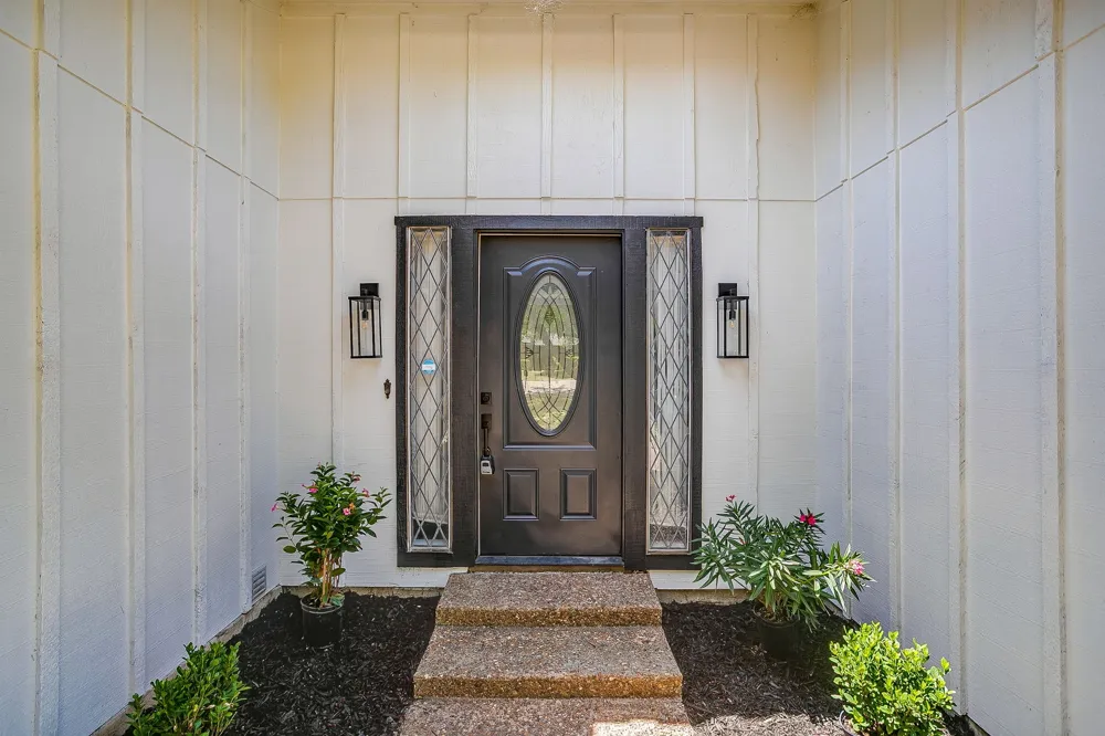 105 Lakeway Drive Benbrook, TX 76126