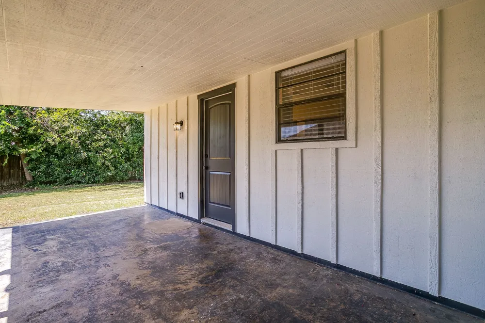 105 Lakeway Drive Benbrook, TX 76126