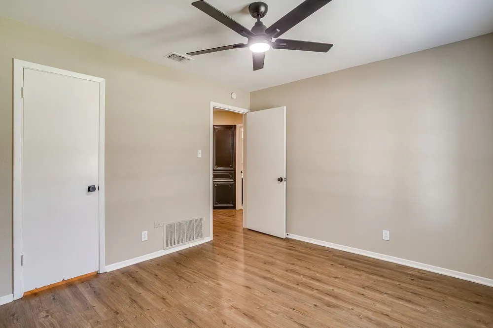 105 Lakeway Drive Benbrook, TX 76126