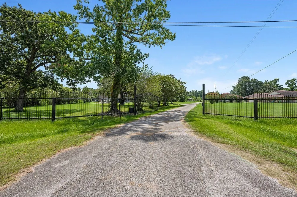 9810 Highway 90 Crosby, TX 77532