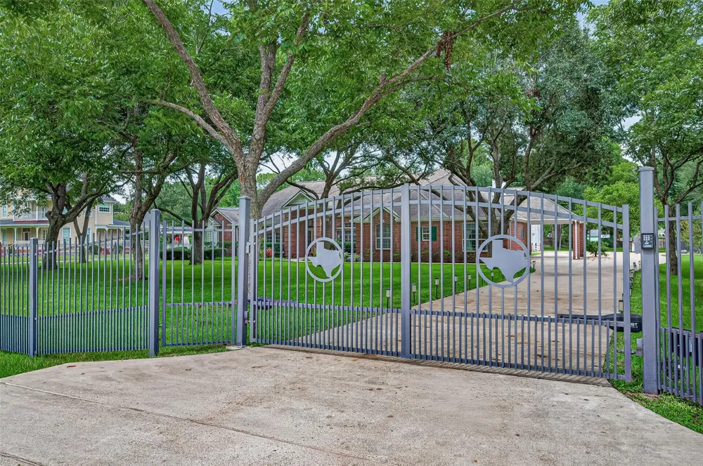 3019 S Saddlebrook Lane Katy, TX 77494