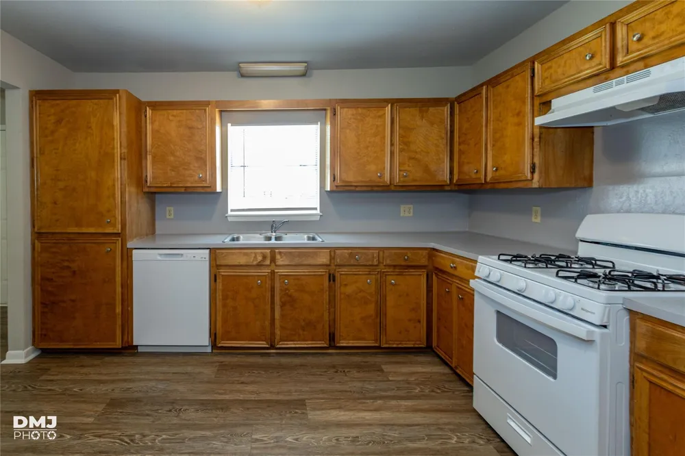 3140 Boyd Avenue Groves, TX 77619