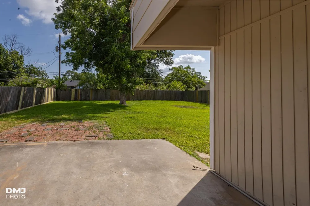 3140 Boyd Avenue Groves, TX 77619
