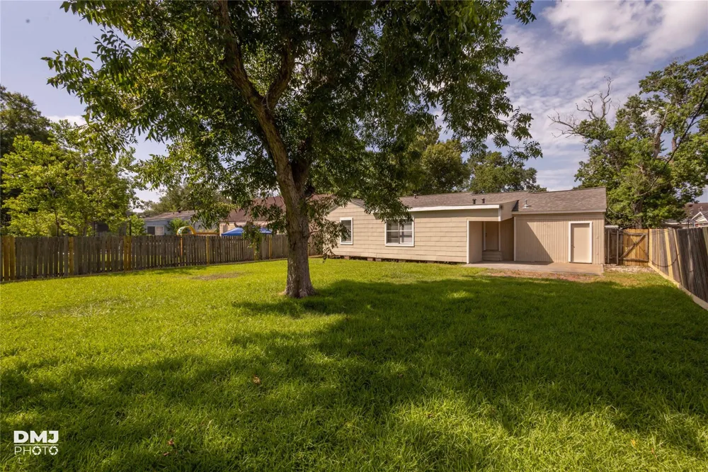 3140 Boyd Avenue Groves, TX 77619