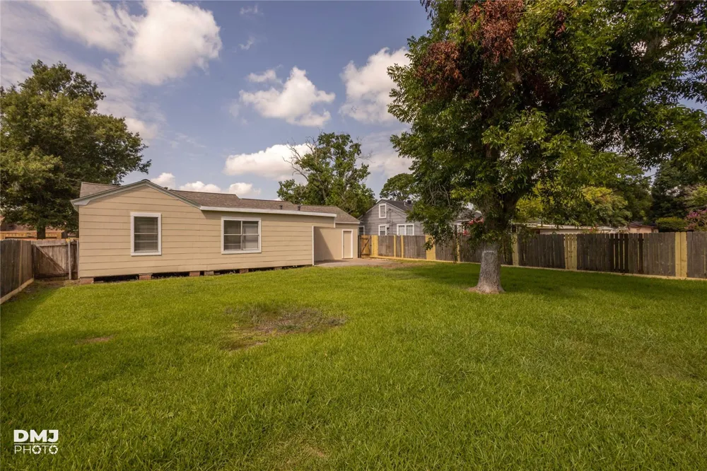 3140 Boyd Avenue Groves, TX 77619