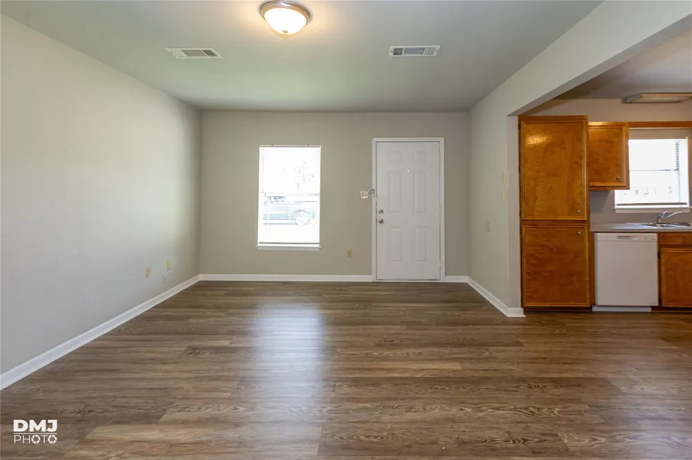 3140 Boyd Avenue Groves, TX 77619