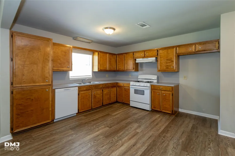 3140 Boyd Avenue Groves, TX 77619