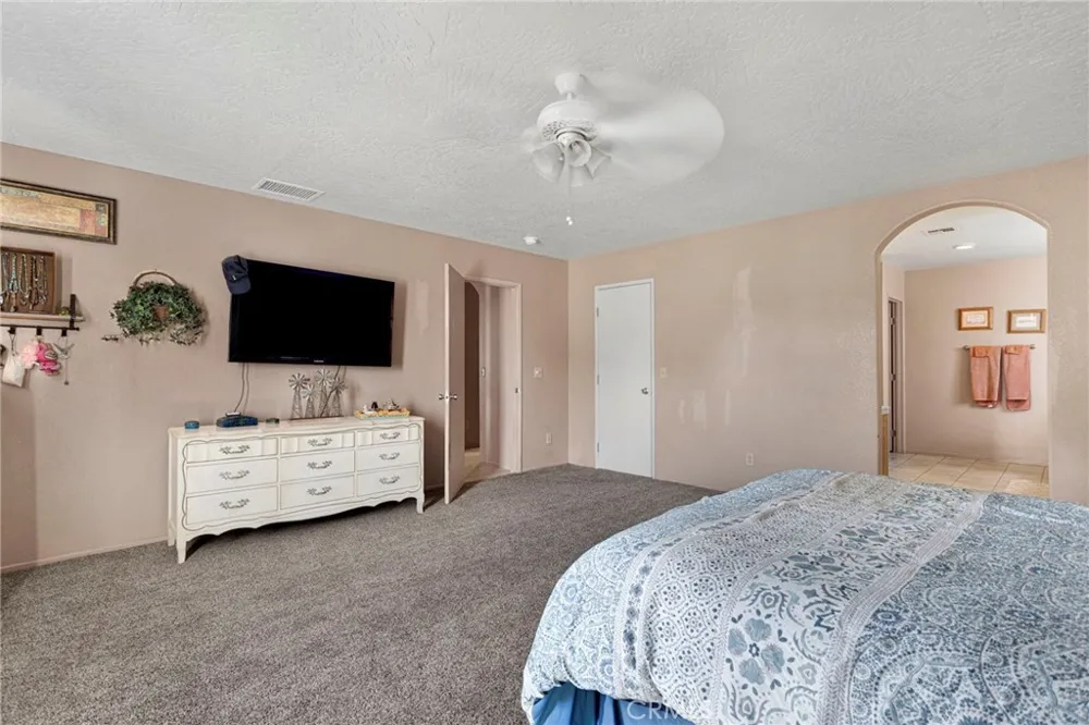 16165 Pine Hesperia, CA 92345