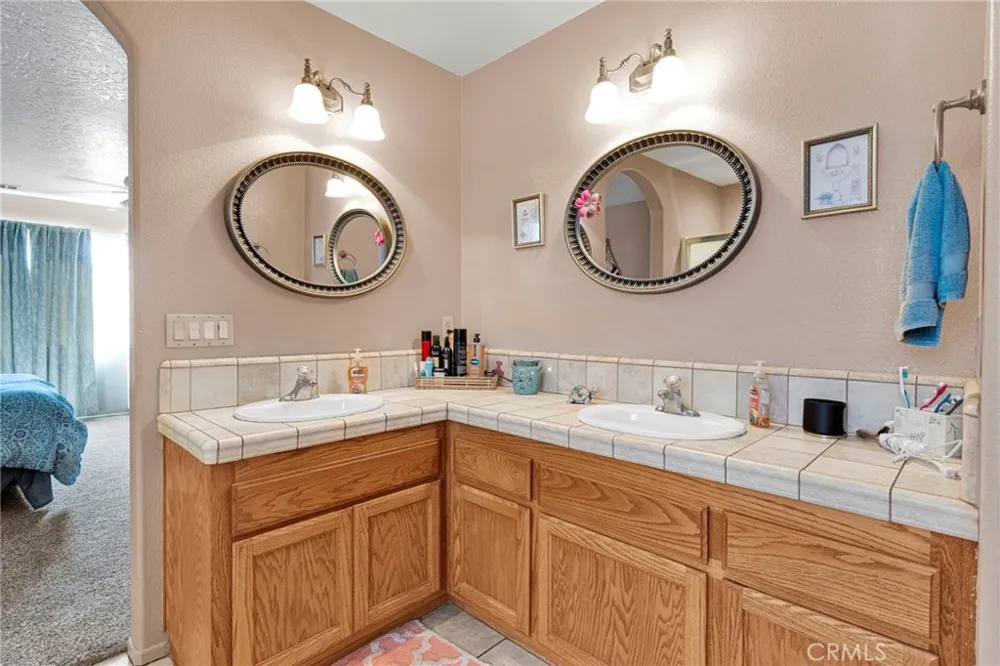 16165 Pine Hesperia, CA 92345