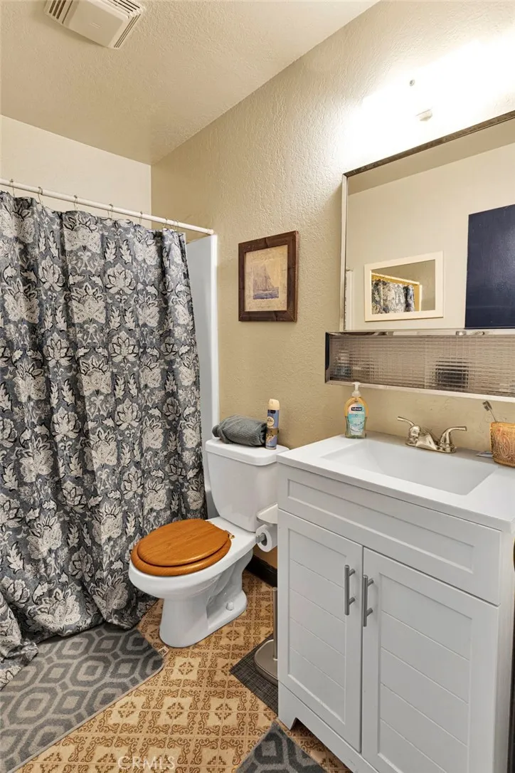 16165 Pine Hesperia, CA 92345