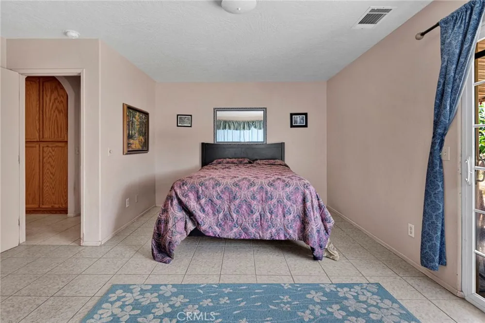 16165 Pine Hesperia, CA 92345