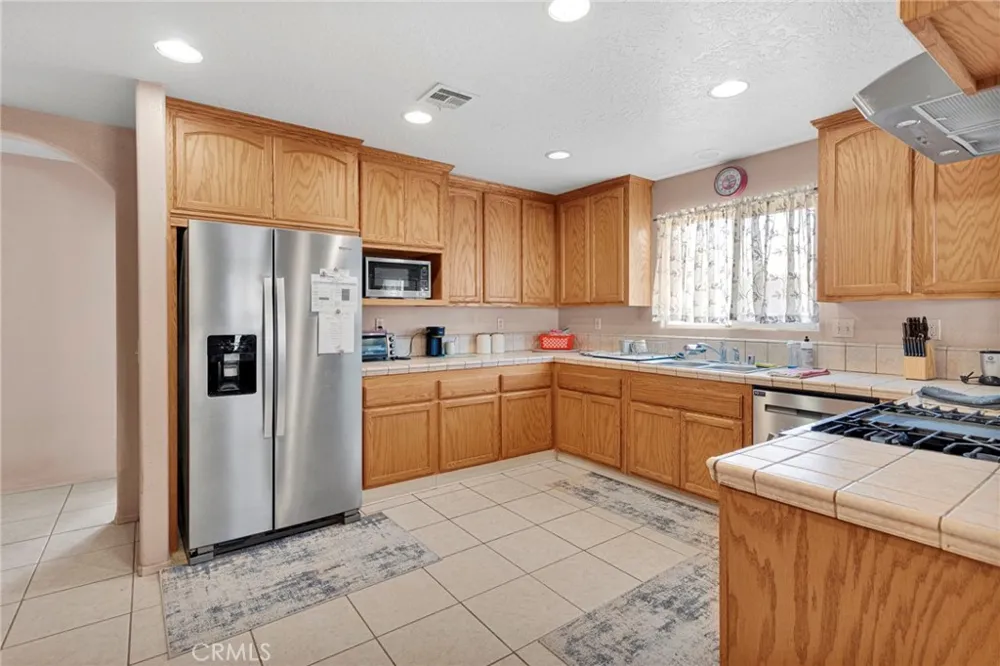 16165 Pine Hesperia, CA 92345