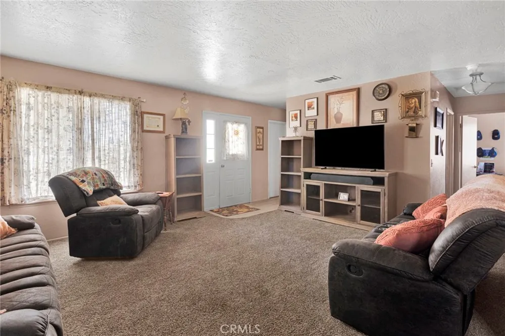 16165 Pine Hesperia, CA 92345
