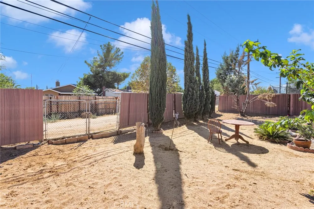 16165 Pine Hesperia, CA 92345