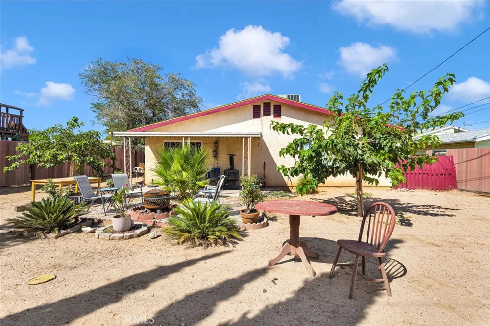 16165 Pine Hesperia, CA 92345