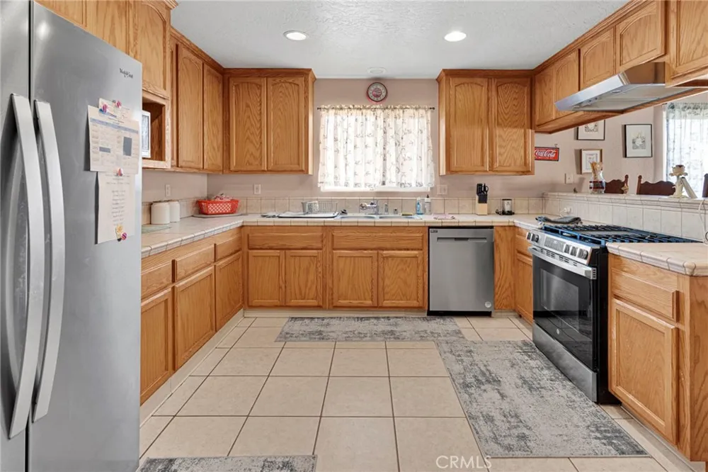 16165 Pine Hesperia, CA 92345