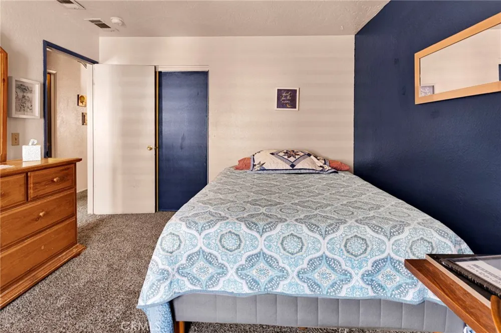 16165 Pine Hesperia, CA 92345