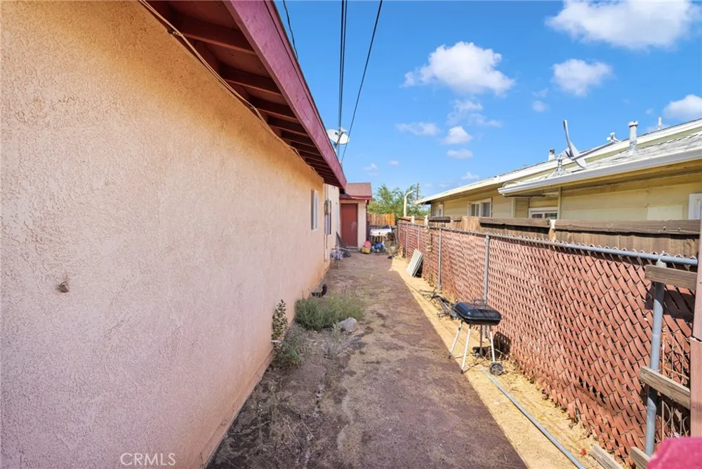 16165 Pine Hesperia, CA 92345