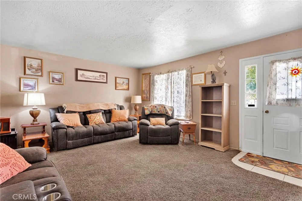 16165 Pine Hesperia, CA 92345