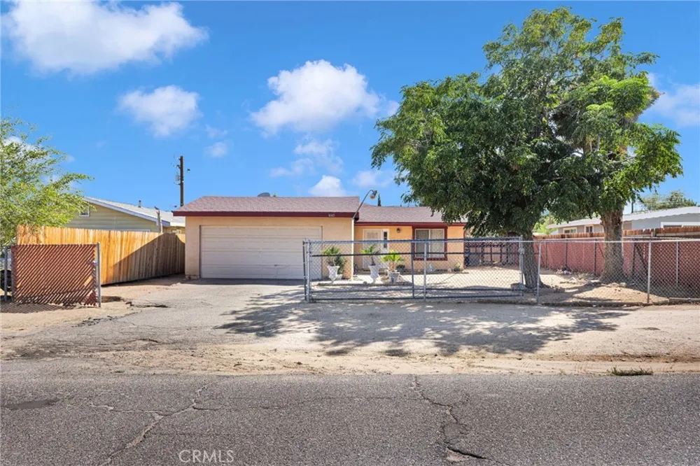 16165 Pine Hesperia, CA 92345