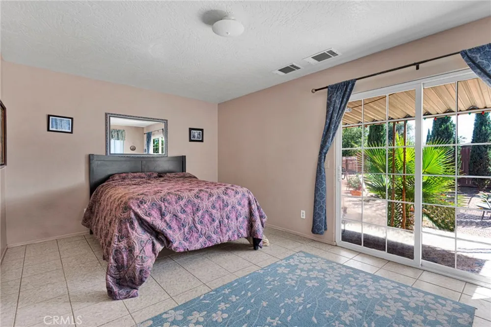 16165 Pine Hesperia, CA 92345