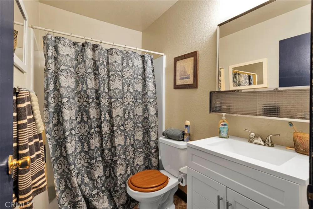 16165 Pine Hesperia, CA 92345