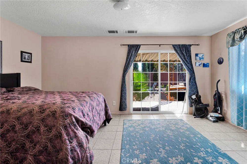 16165 Pine Hesperia, CA 92345